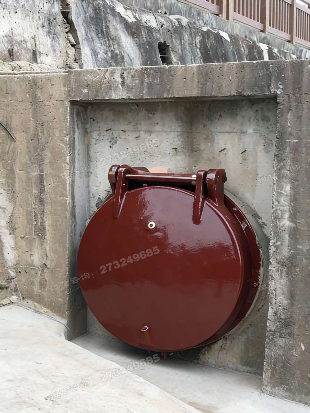涵洞红色铸铁拍门