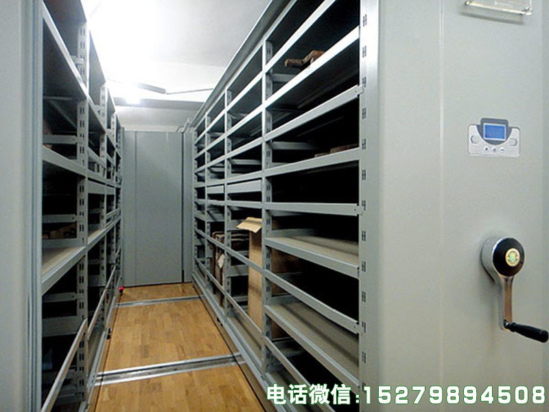 历史博物馆文物密集货架
